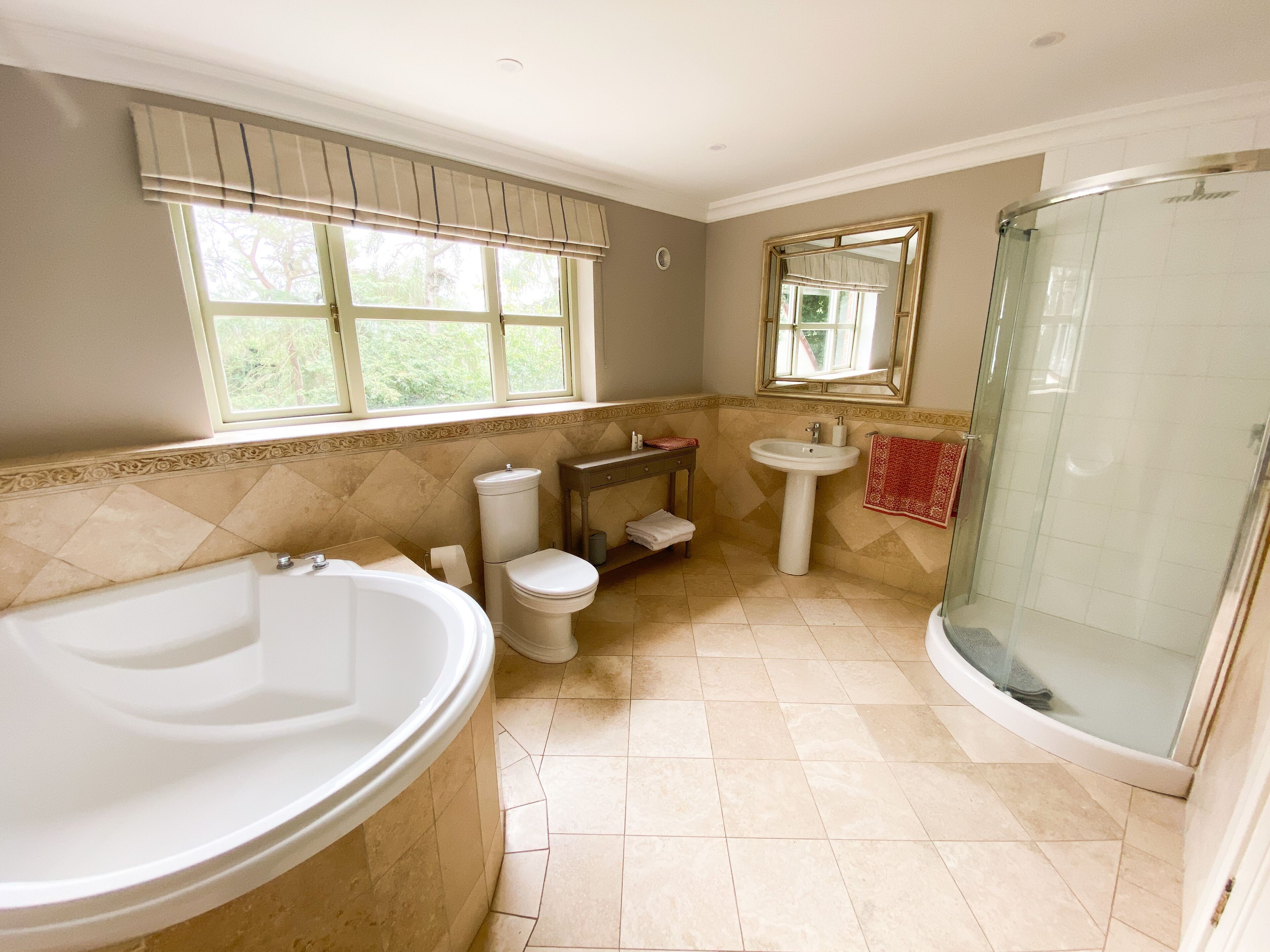 Bathtub, free toiletries, hair dryer, towels