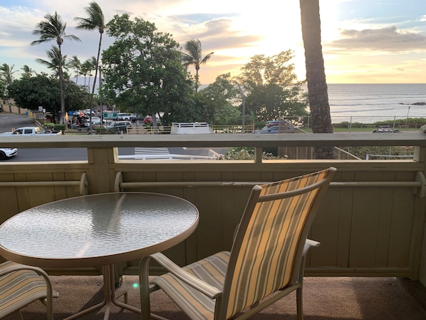Outdoor dining - Shores of Maui #223 Great Ocean View! Near Cove Beach a Fun place to Surf! (Kihei)