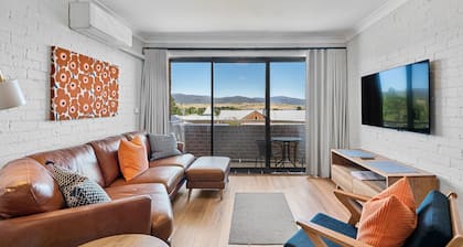 Astrid's at Central Park - 2BR l Lake & Mountain Views l Central Location l WiFi