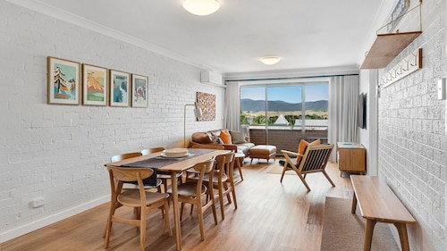 Astrid's at Central Park - 2BR l Lake & Mountain Views l Central Location l WiFi