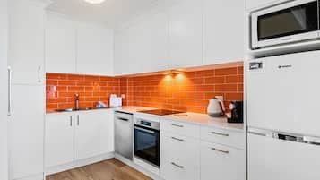 Refrigerador, microondas, horno y lavavajillas