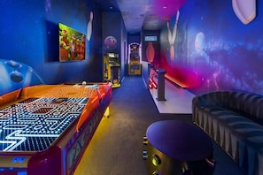 Games room - Homes by Villatel | Golf Simulator, Bowling, Builder BR & Theater - Near Disney (Davenport)