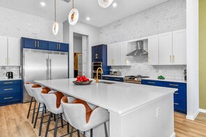 雪櫃、微波爐、焗爐、爐具