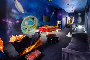 Games room - Home w/ Treehouse RM, Bowling, Gamer Themed BR, Theater & Game Loft, Near Parks (Davenport)