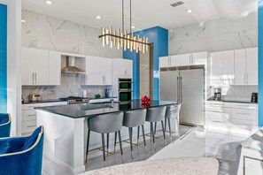 Fridge, microwave, oven, stovetop - Grand Villa w/ Golf Simulator, Gamer Theme BR, Theater, Arcade & Gym, Near Parks (Davenport)