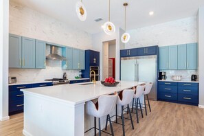 Fridge, microwave, oven, stovetop - Unique Villa Near Disney w/ VR Arcade, Bowling, Princess Themed BR & Theater (Davenport)