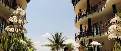 Een buitenzwembad, een verwarmd zwembad