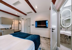 Classic Room | Premium bedding, in-room safe, desk, free WiFi - Hotel ETER (Torun)