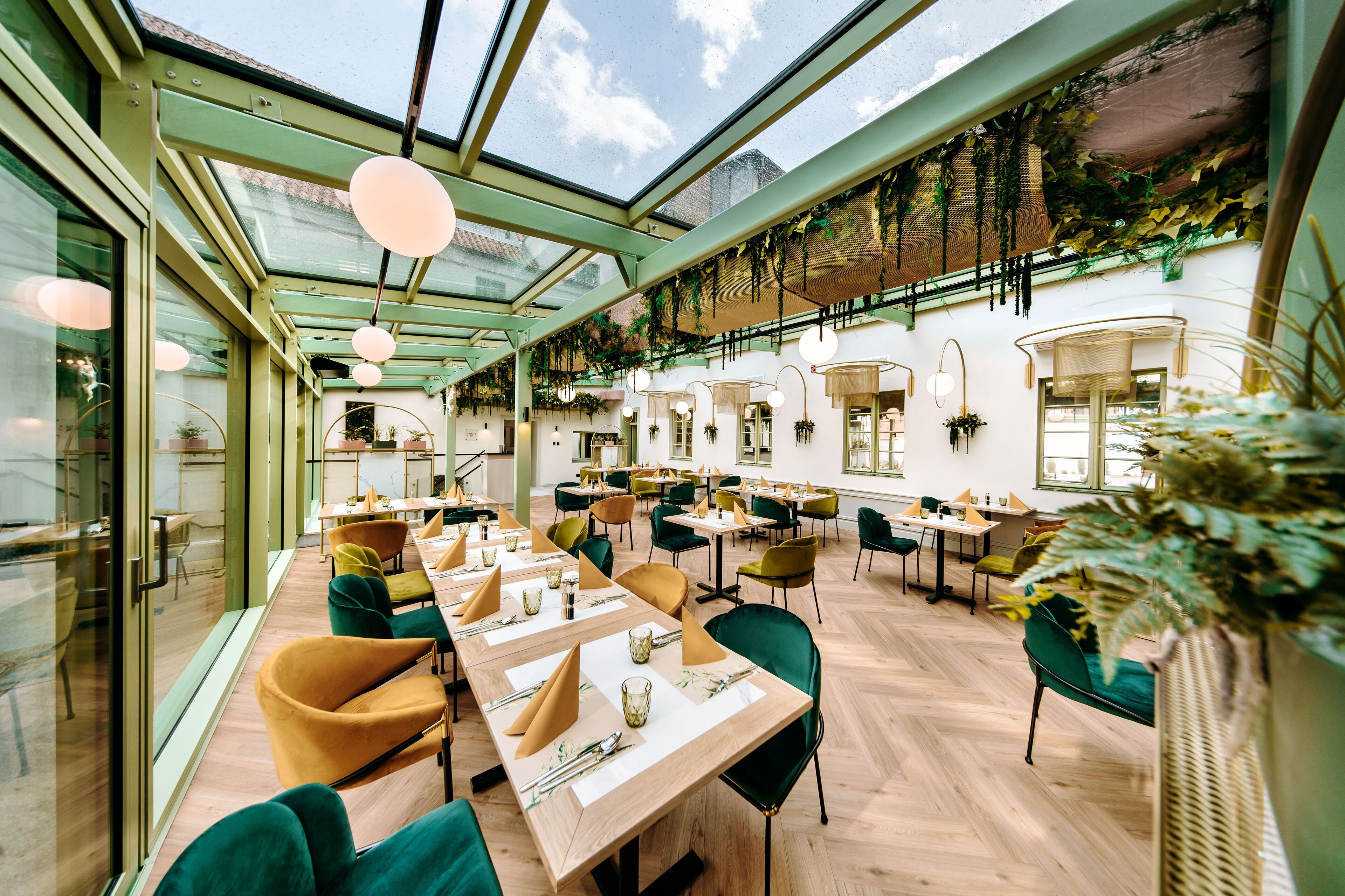 Breakfast and dinner served, local and international cuisine