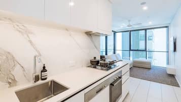 Fridge, microwave, oven, stovetop