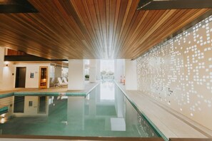 Pool - Luxury 1BR Apt with Carpark, Gym & Pool (South Brisbane)