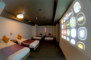 1 室のベッドルーム、デスク、WiFi (無料)、ベッドシーツ