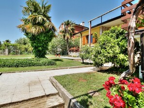 المنطقة المحيطة بالمنشأة