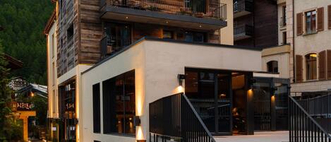 Façade de l’hébergement - soirée/nuit