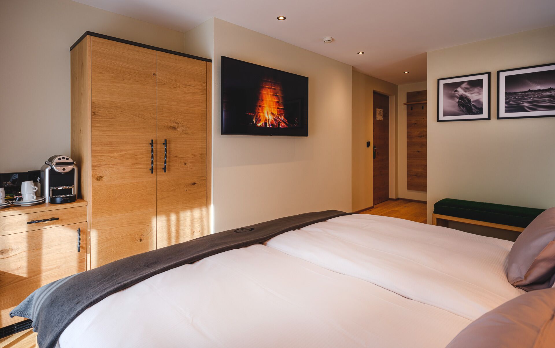 family room | hypo-allergenic bedding, in-room safe, soundproofing, free wifi