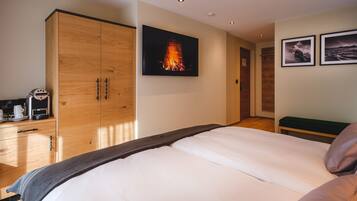 Family Room | Hypo-allergenic bedding available, in-room safe, soundproofing