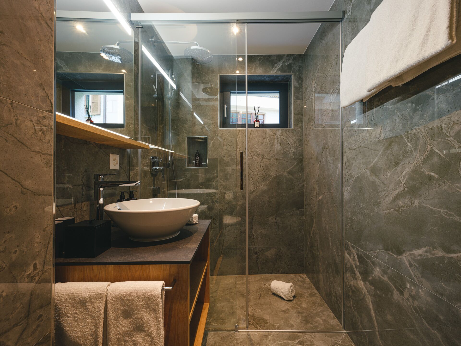 shower, rainfall showerhead, free toiletries, hair dryer