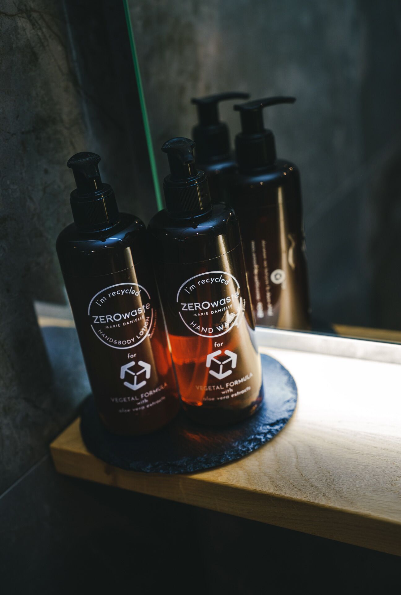 shower, rainfall showerhead, free toiletries, hair dryer