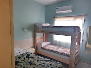 Triple Room | Free WiFi, bed sheets
