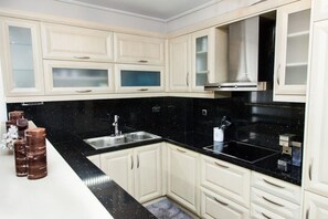 Luxury-Apartment | Eigene Küche | Kühlschrank, Kochgeschirr/Geschirr/Besteck