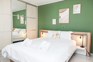 Luxury Apartment - Elegant & Spacious Apt. with Sea View (Piraeus)