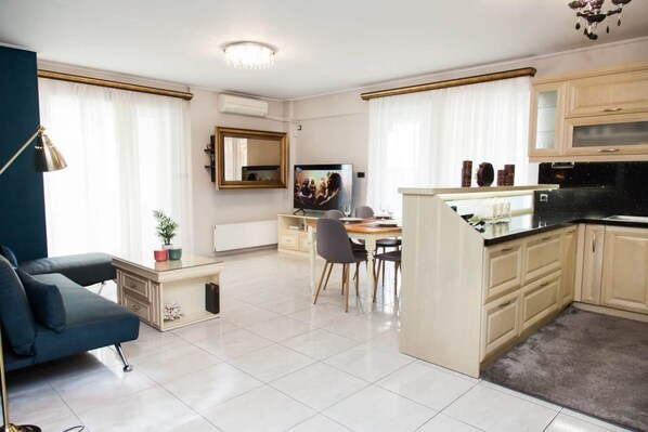 Luxury Apartment | Living area - Elegant & Spacious Apt. with Sea View (Piraeus)