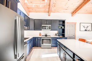 Fridge, microwave, stovetop, dishwasher