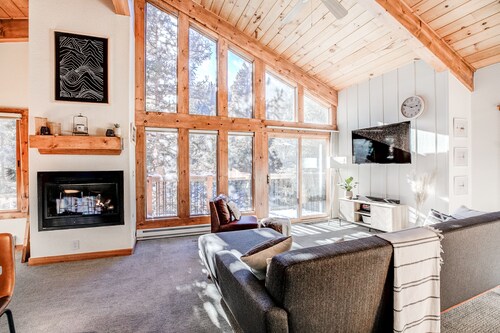 Tannenbaum By The River Condo: Walk To Town, Slopes