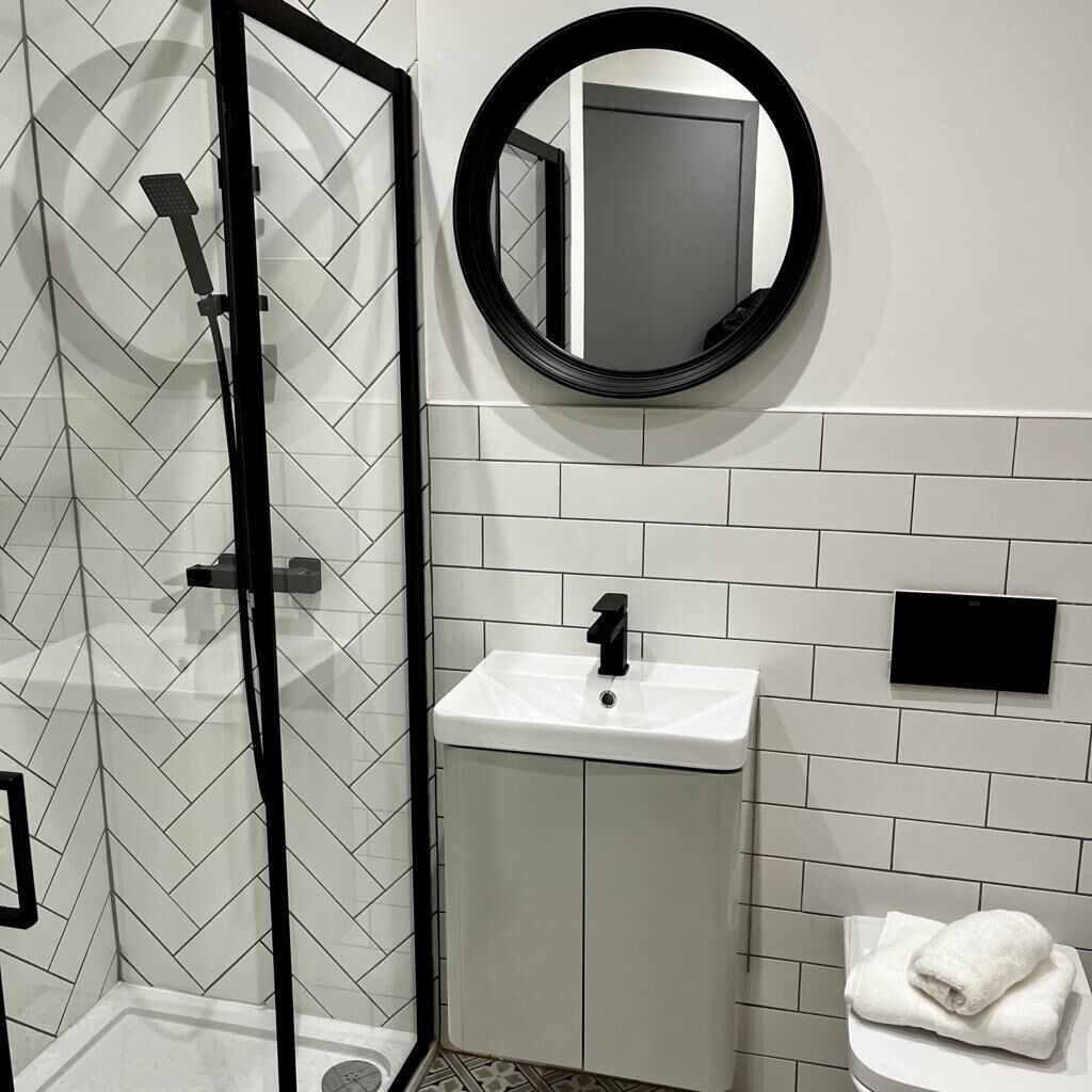 Shower, hair dryer, shampoo