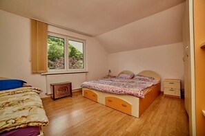 4 chambres, fer et planche à repasser, draps fournis