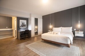 2 bedrooms, desk, iron/ironing board, WiFi - w* | Urban 2BR in Miraflores (Miraflores)