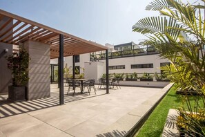 Outdoor dining - w* | Urban 2BR in Miraflores (Miraflores)