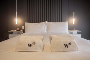 2 bedrooms, desk, iron/ironing board, WiFi