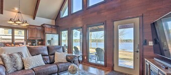 Fire Pit & Grill: Pet-Friendly Shelby Home!