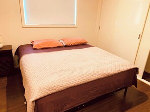 4 slaapkamers, een strijkplank/strijkijzer, wifi, beddengoed