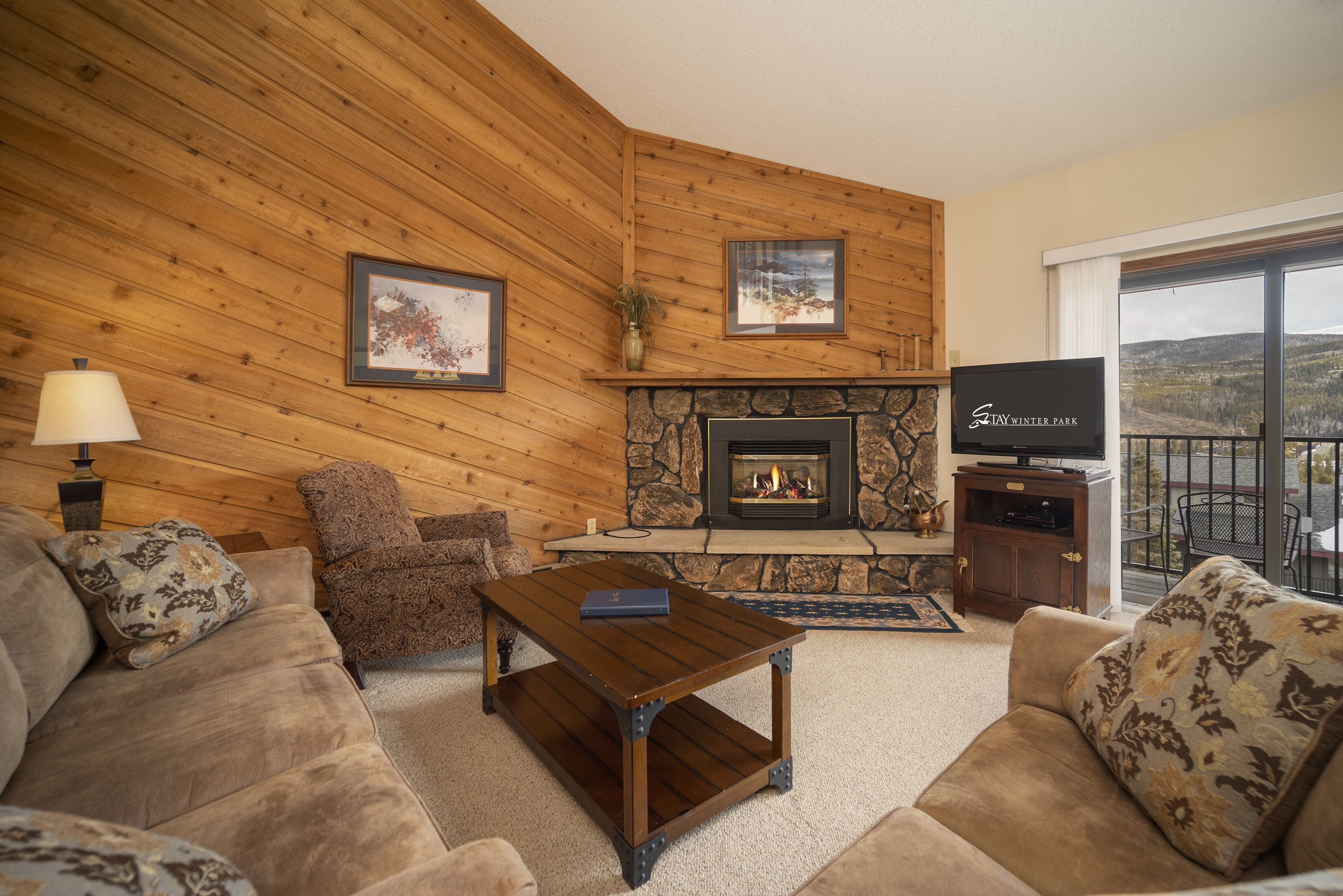 Updated and spacious 2 bedroom, mt views from private balcony