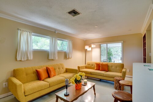 Charming Mid-Century House - Just Steps to Lake!