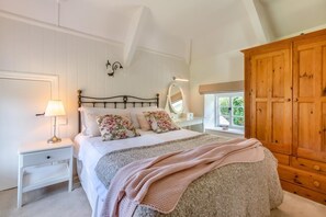 3 bedrooms, iron/ironing board, travel cot, free WiFi