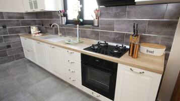 Superior Villa, 3 Bedrooms, Non Smoking, Courtyard View | Private kitchen