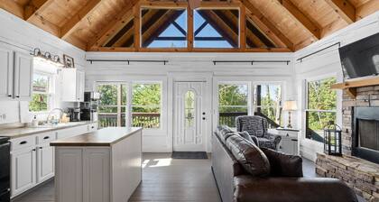 Secluded Mountain View Cabin w Private Lake Access