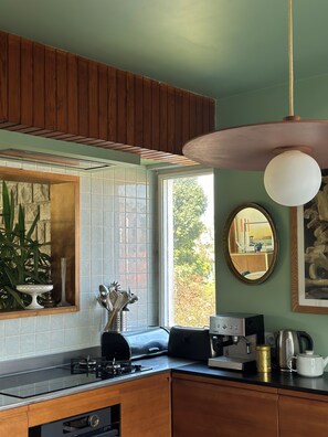 KĂŒhlschrank, Ofen, Herdplatte, GeschirrspĂŒler