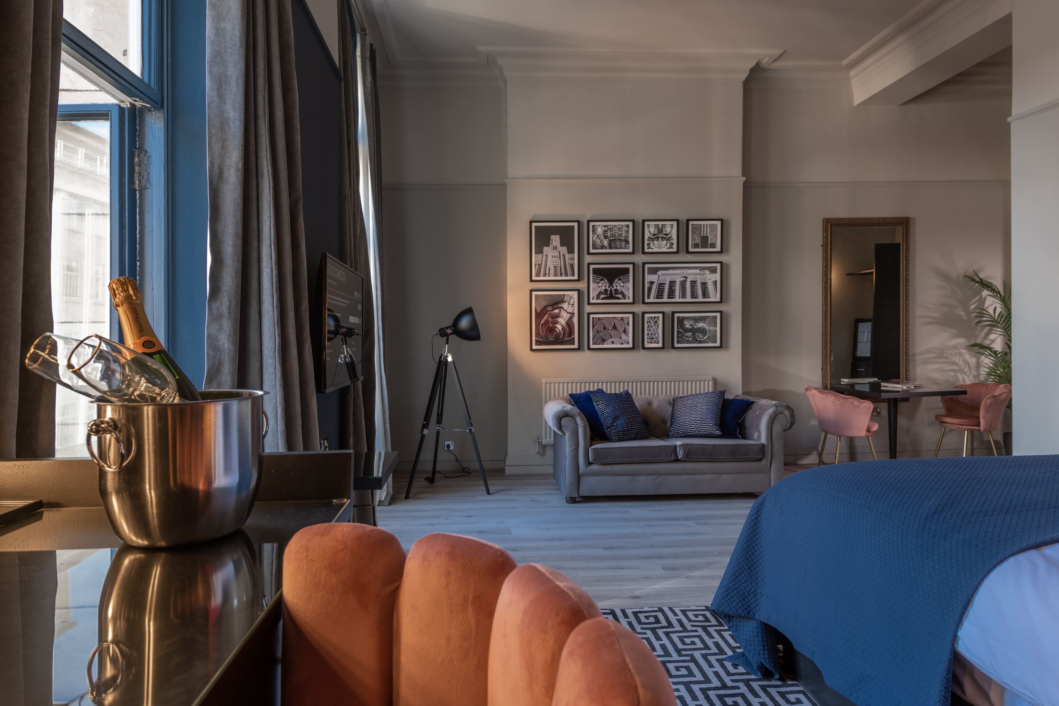 grand suite, 1 king bed, non smoking, city view | living area | 43-inch tv with digital channels