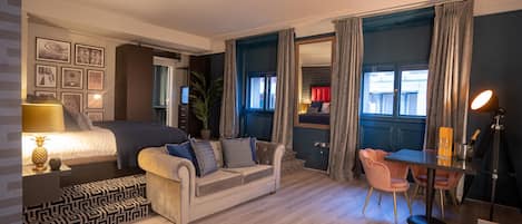 Grand Suite, 1 King Bed, Non Smoking, City View