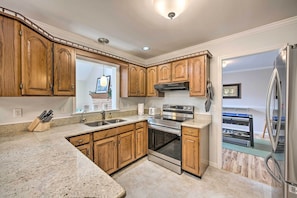 Fridge, microwave, stovetop, dishwasher - East Earl Retreat w/ Hot Tub < 4 Mi to Town! (East Earl)