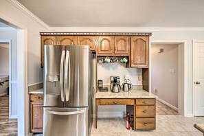 Interior - East Earl Retreat w/ Hot Tub < 4 Mi to Town! (East Earl)