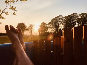 Miscellaneous - The Hideaway Shepherds Hut & Hot Tub, sleeps 2. (Herringfleet)
