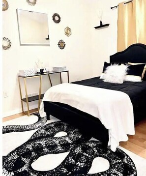 2 bedrooms, in-room safe, iron/ironing board, free WiFi
