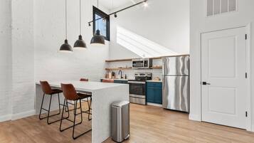 Cookware/dishes/utensils