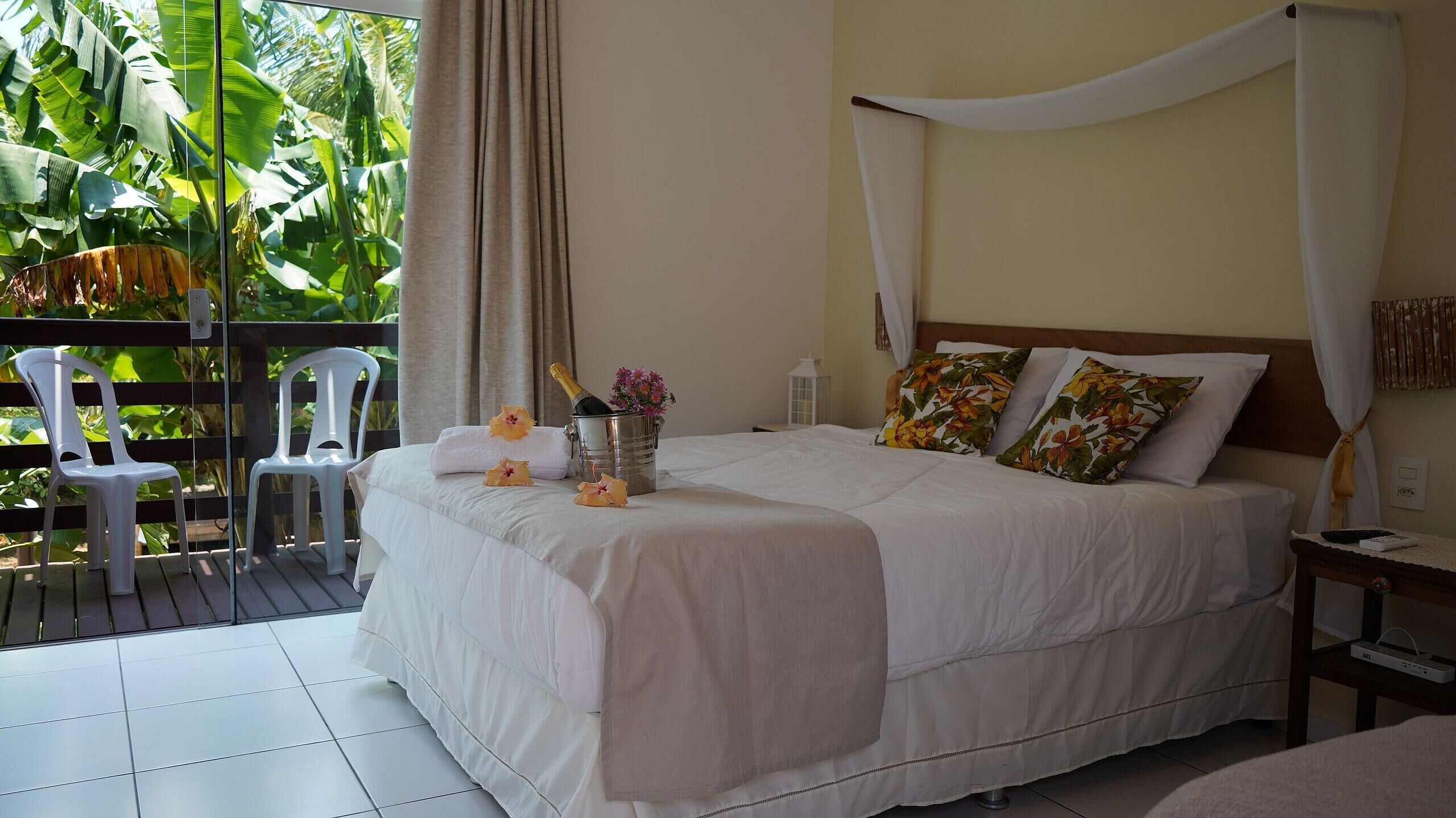 Minibar, in-room safe, individually decorated, individually furnished