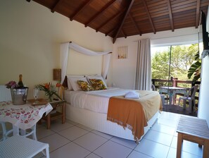 Suite | Minibar, in-room safe, individually decorated, individually furnished